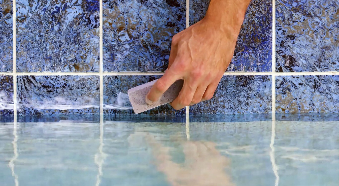 Pool tile cleaning and calcium scale removal service